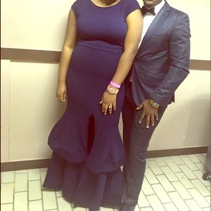 Navy blue mermaid gown w/ slit